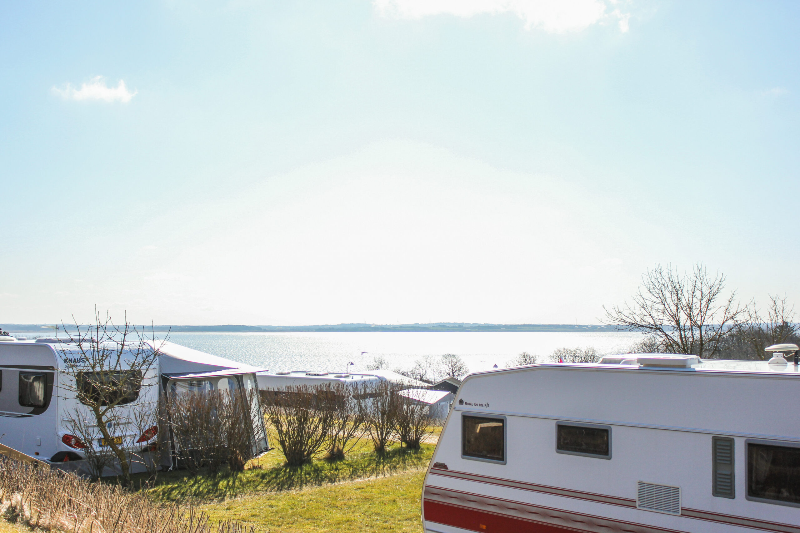 Skive Fjord Camping - tilbud i påske og foråret på camping og hytter. Ferie med udsigt over Limfjorden ved Skive i Jylland tæt på byen og ved vandet